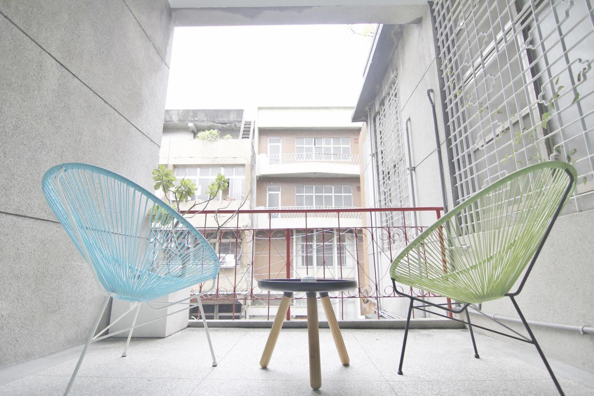 With Inn Hostel Kaohsiung Bagian luar foto