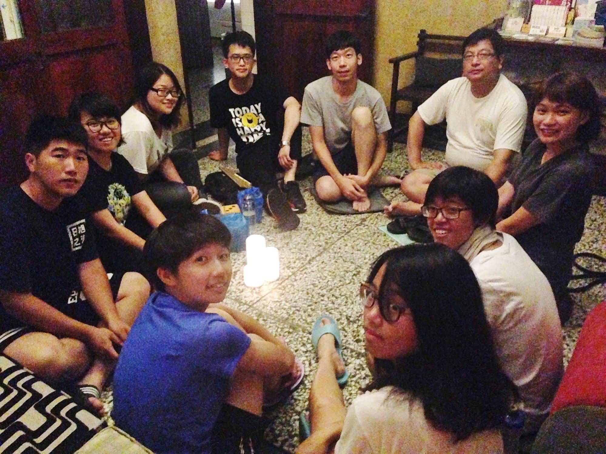With Inn Hostel Kaohsiung Bagian luar foto